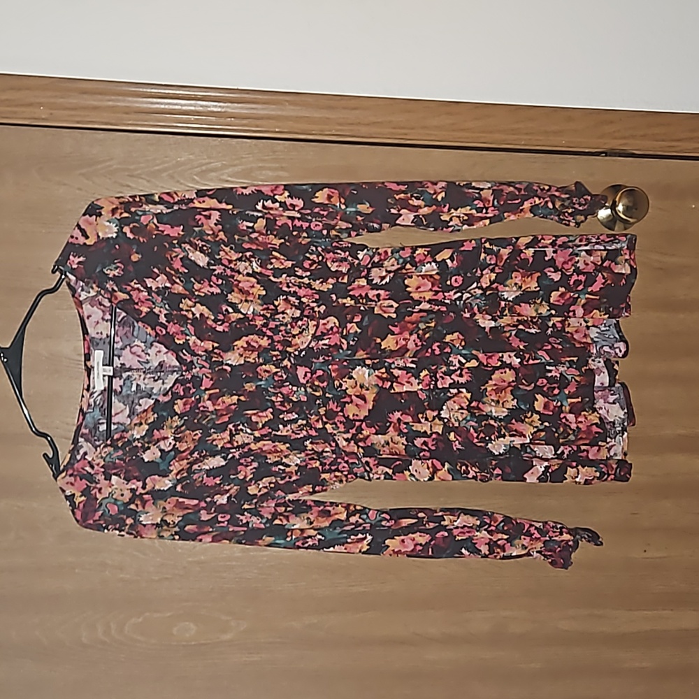 Maurices Long Sleeve Floral Top Size Small